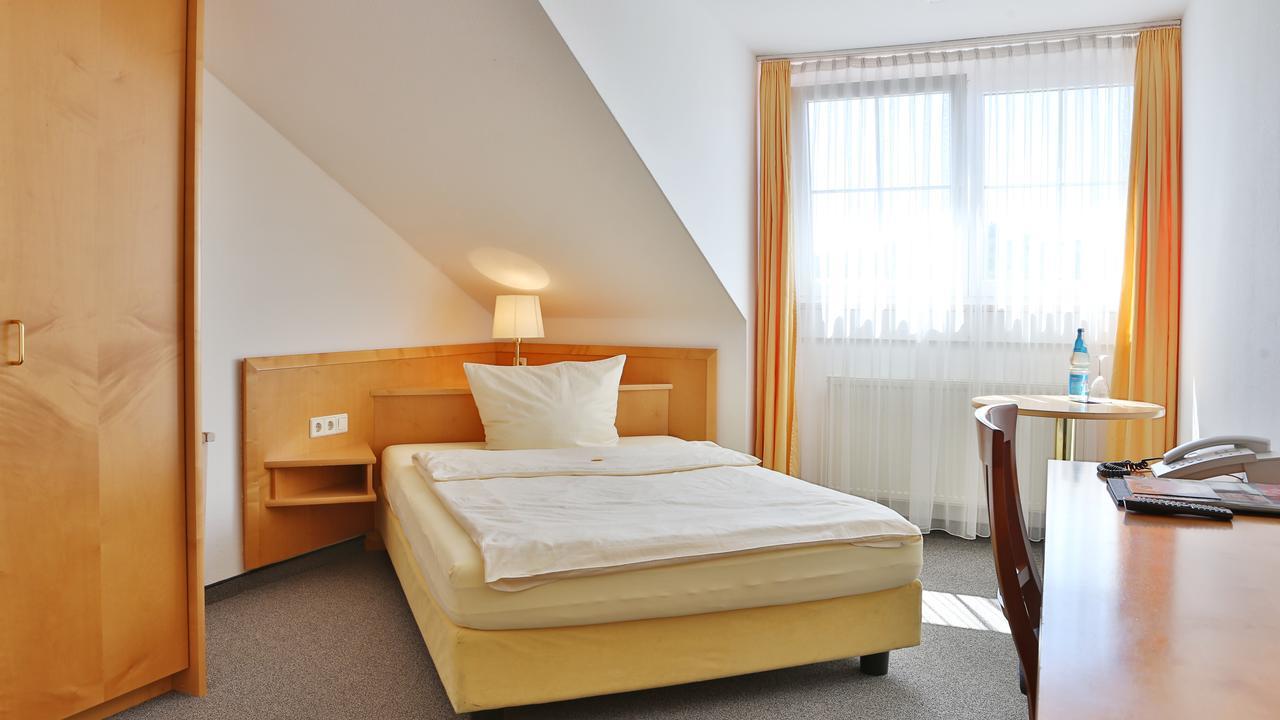 Hotel Alznauer Hof 고마린겐 외부 사진