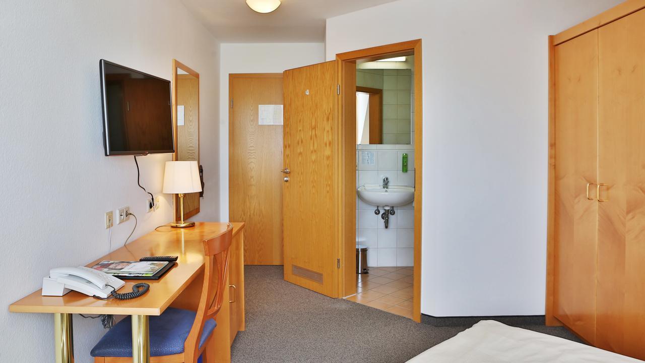 Hotel Alznauer Hof 고마린겐 외부 사진